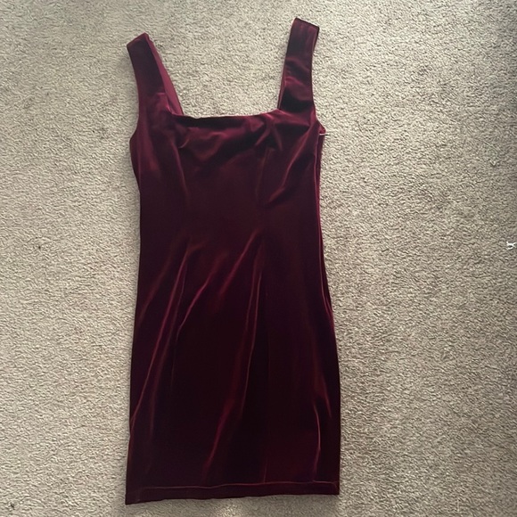 Forever 21 Burgundy Velvet Strapped Bodycon Dress Size Small - Picture 1 of 5